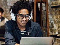 Man working on laptop in a coffee shop